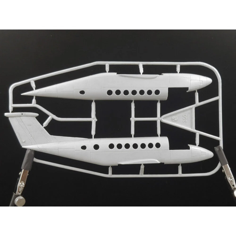 A&A Models 7226 1/72 Beechcraft 350 King Air - Image 4