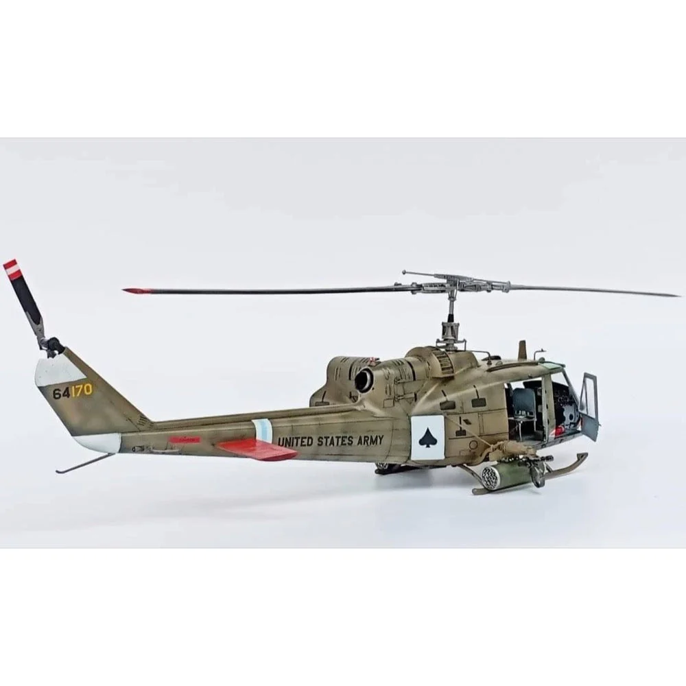 Academy 12112 1/35 UH-1C HUEY FROG - Image 4