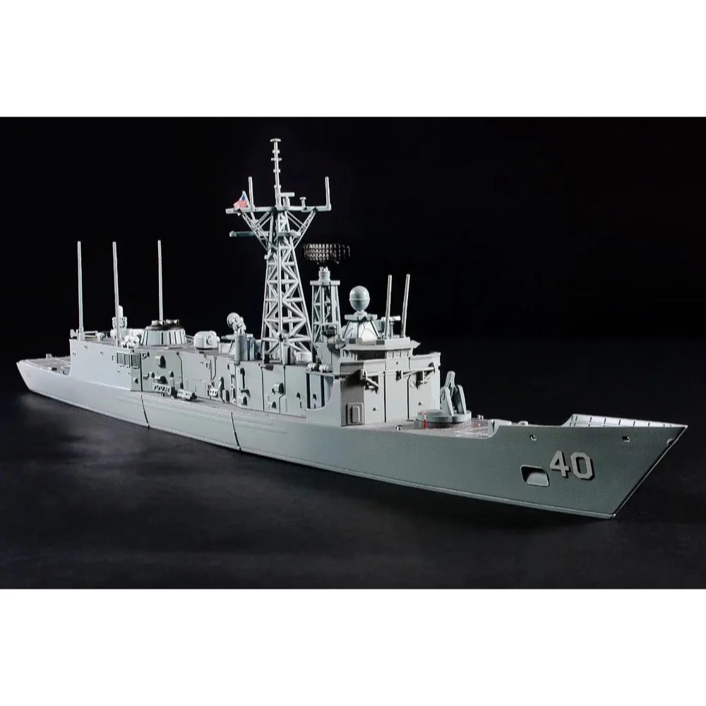 AFV Club SE70006 1/700 USS Oliver Hazard Perry Class Frigate - Image 4