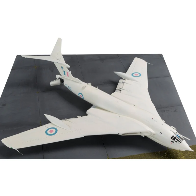 Airfix A12008 1/72 Handley Page Victor B.2 - Image 2