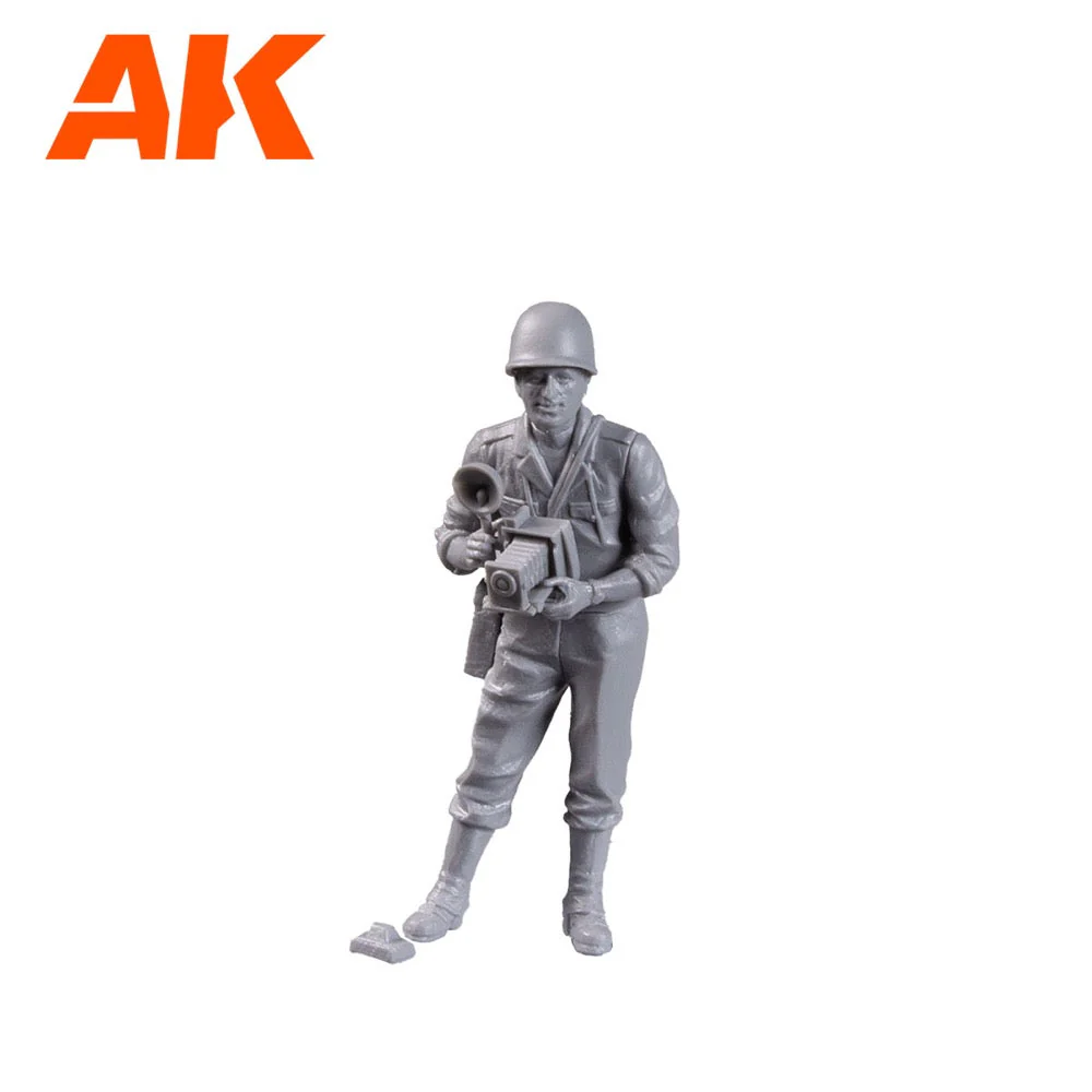 AK Interactive 35015 1/35 Photographers Different Eras - Image 2