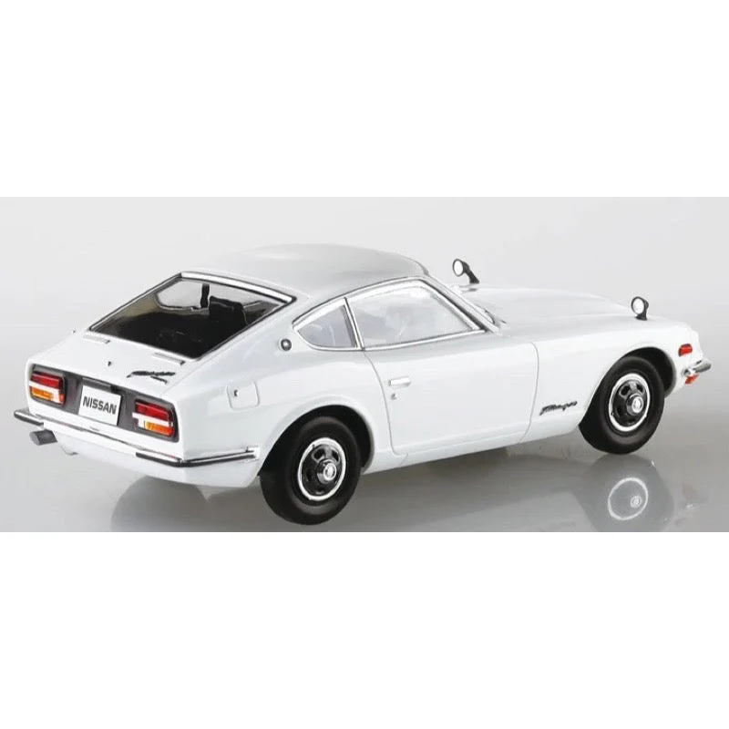 Aoshima A006255 1/32 Nissan S30 Fairlady Z White - Image 3