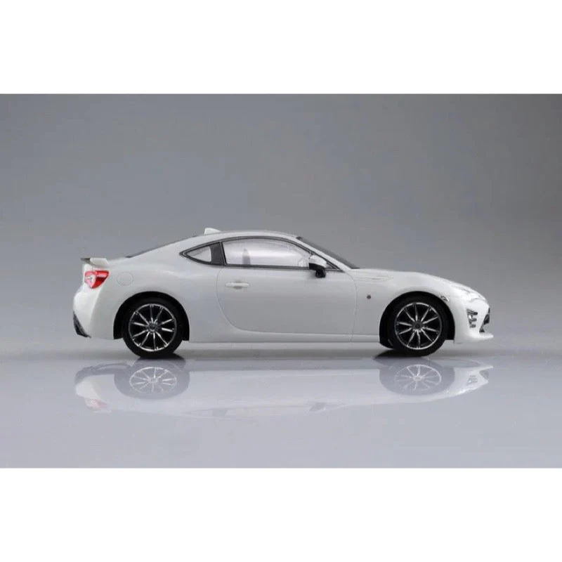 Aoshima A005418 1/32 Toyota 86 Crystal White Pearl Snap Kit - Image 11