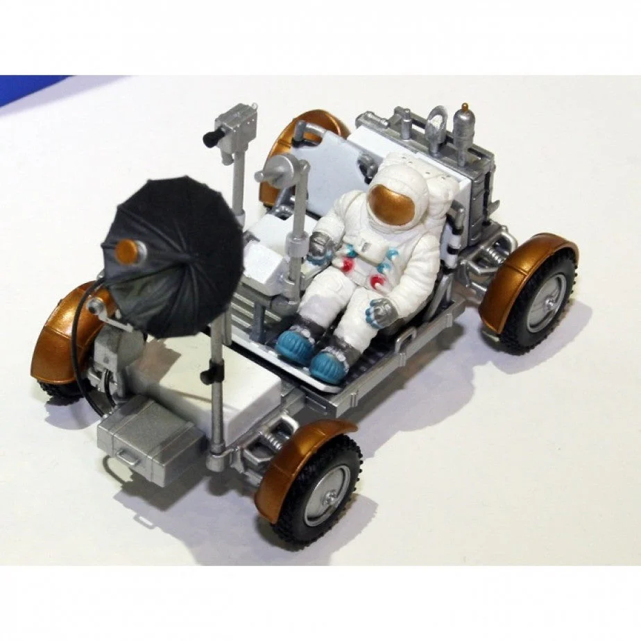 Aoshima A007136 1/35 Lunar Vehicle - Image 2