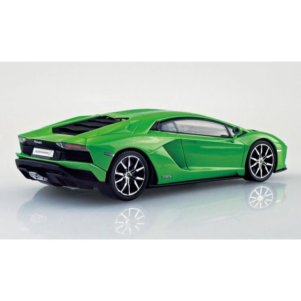 Aoshima A006348 1/32 Lamborghini Aventador S Pearl Green Snap Kit - Image 3