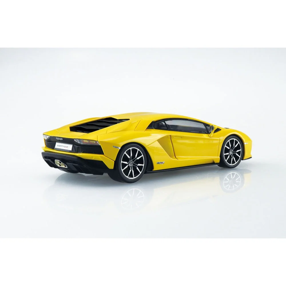 Aoshima A006815 1/32 Snap Lamborghini Aventador S (Pearl Yellow) - Image 3