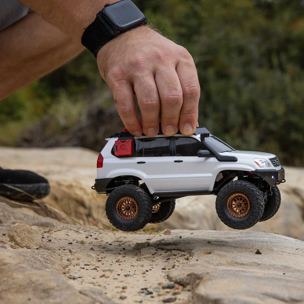 Axial Lexus GX470 SCX24 4WD RC Crawler (White) 1532T1 - Image 20