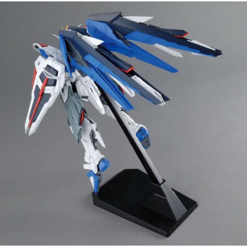 Bandai 5061611 MG 1/100 Freedom Gundam Ver.2.0 - Image 10
