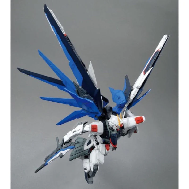 Bandai 5061611 MG 1/100 Freedom Gundam Ver.2.0 - Image 11
