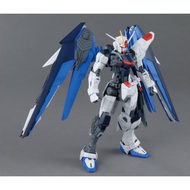 Bandai 5061611 MG 1/100 Freedom Gundam Ver.2.0 - Image 4