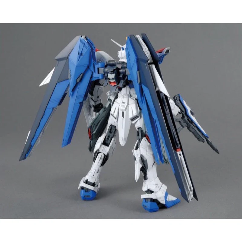 Bandai 5061611 MG 1/100 Freedom Gundam Ver.2.0 - Image 5