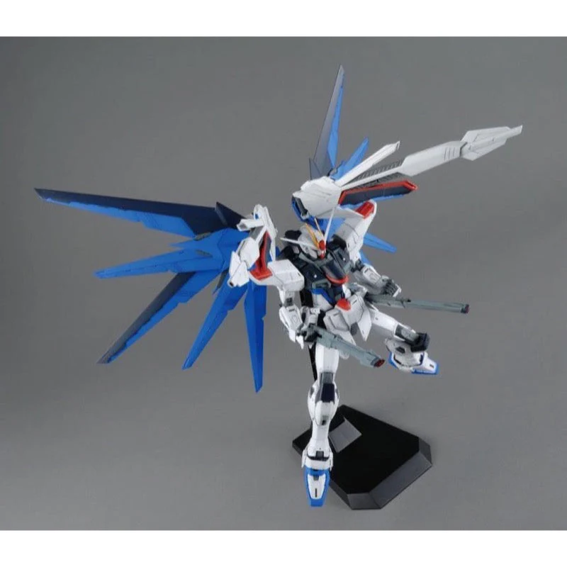 Bandai 5061611 MG 1/100 Freedom Gundam Ver.2.0 - Image 6