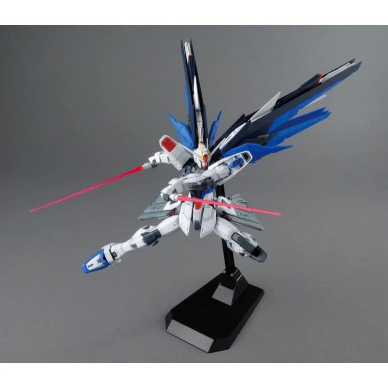 Bandai 5061611 MG 1/100 Freedom Gundam Ver.2.0 - Image 8