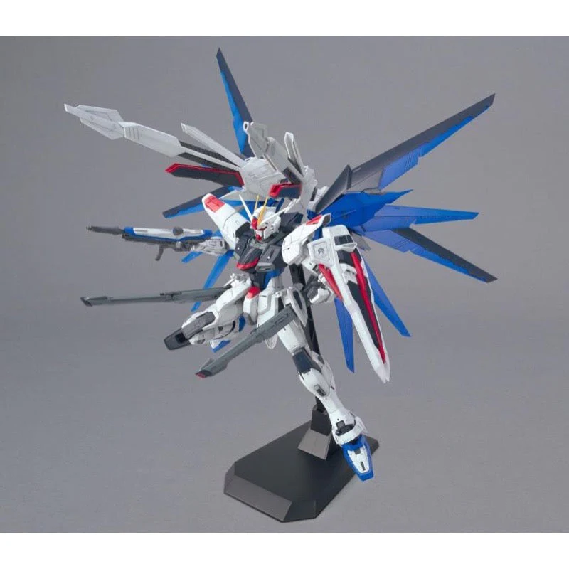 Bandai 5061611 MG 1/100 Freedom Gundam Ver.2.0 - Image 9