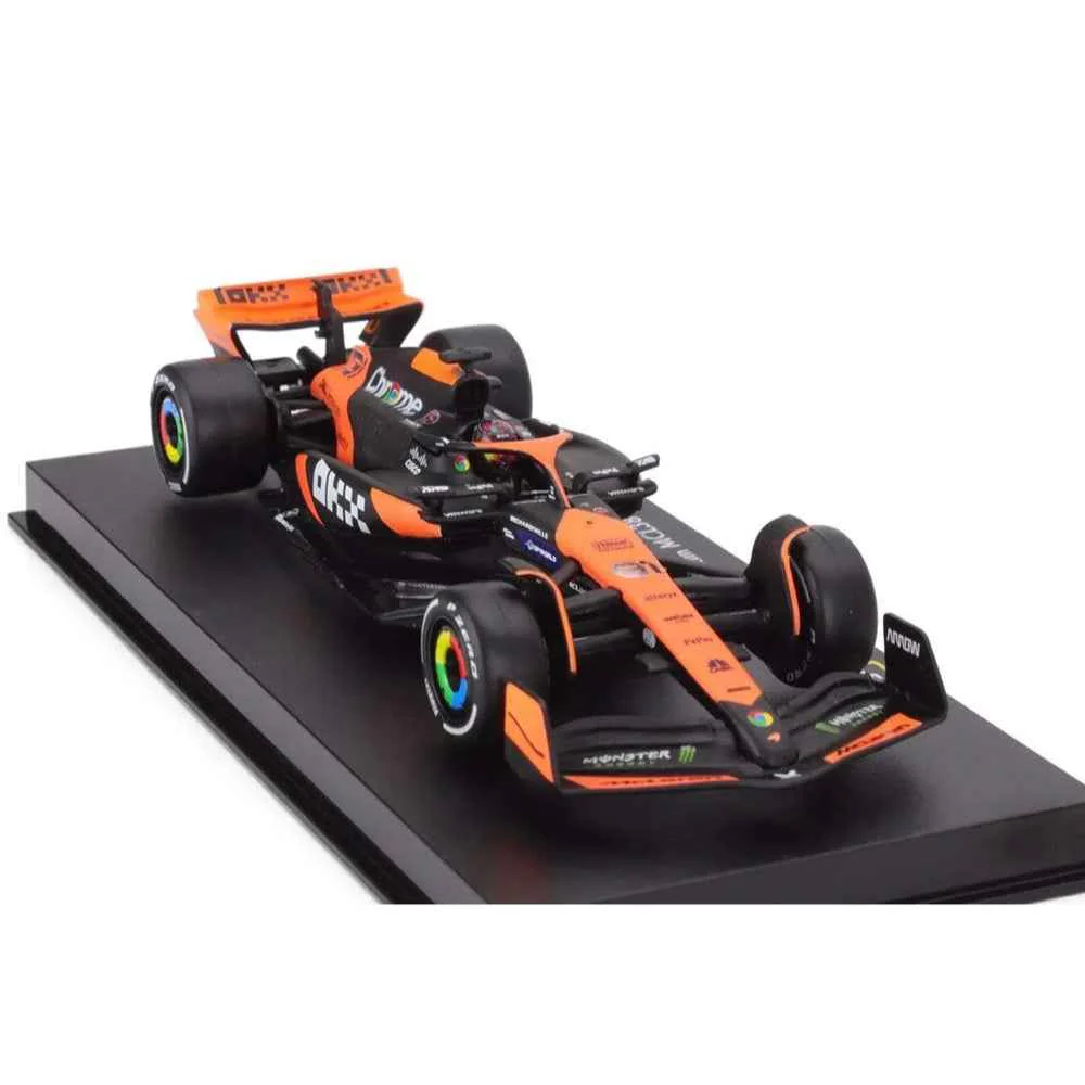 Bburago 8215P 1/43 2024 F-1 McLaren MCL 38 No.81 Piastri with Helmet - Image 7