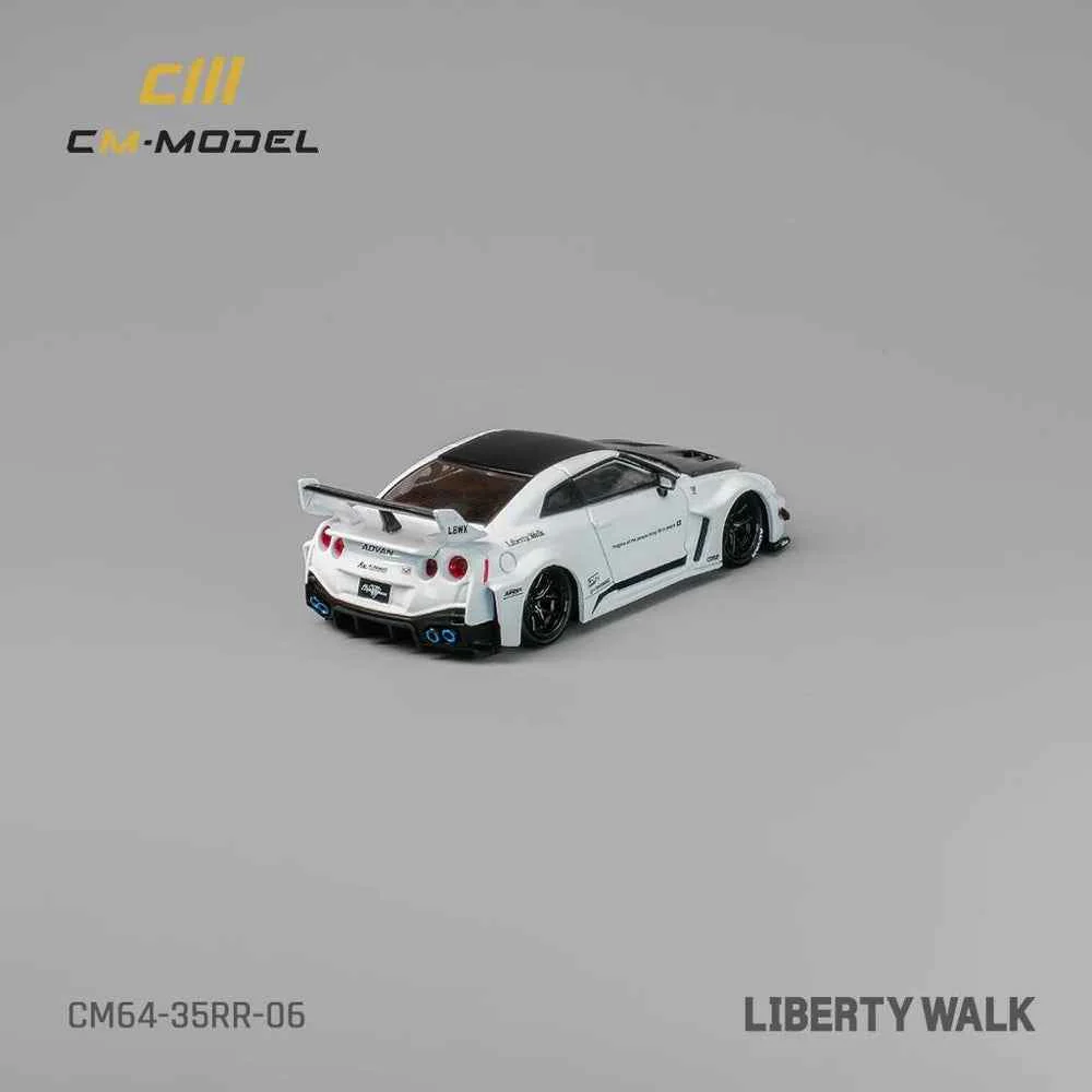 CM Model 64-35GTRR-06 1/64 LB-Silhouette Works GT Nissan 35GT-RR White And Black Carbon - Image 10