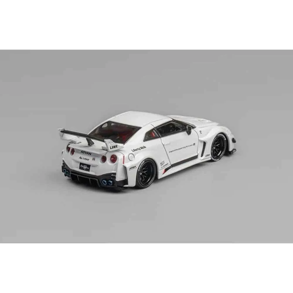 CM Model 64-35RR-10 1/64 Nissan LBWK Supersilhouette 35GT-RR White - Image 3