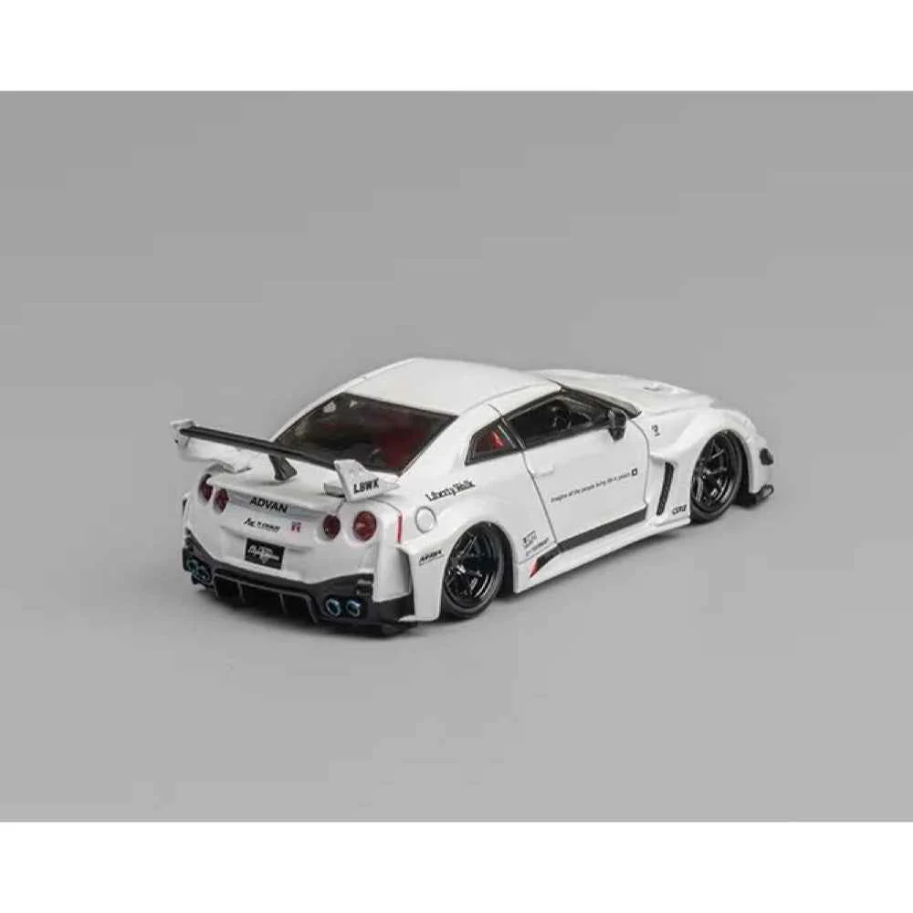 CM Model 64-35RR-10 1/64 Nissan LBWK Supersilhouette 35GT-RR White - Image 4