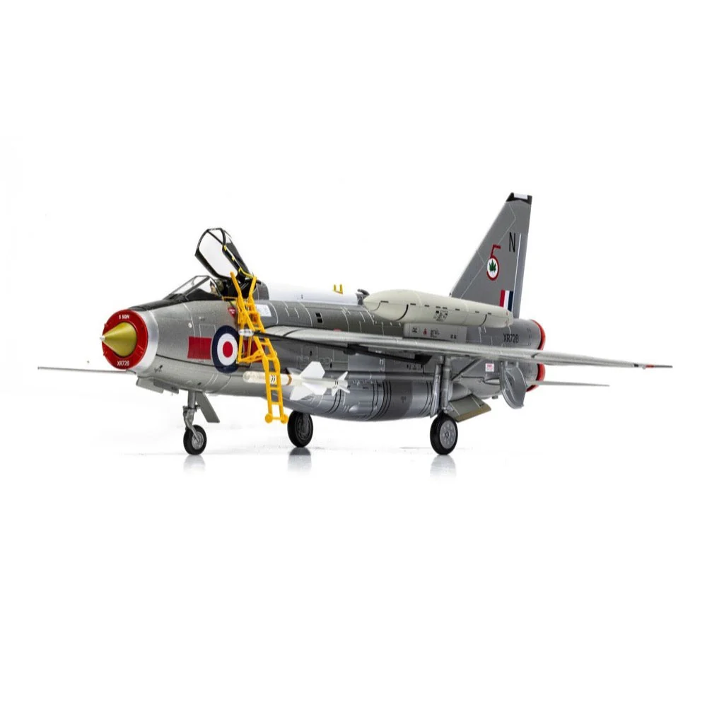 Corgi AA28404 1/48 English Electric Lightning F.6 RAF No. 5 Sqn RAF Leconfield - Image 7