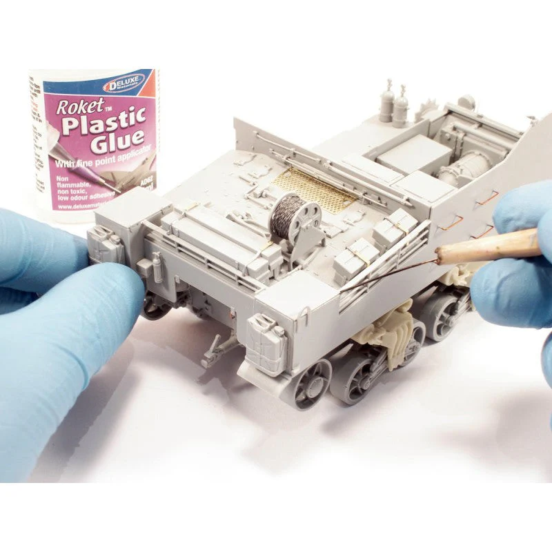 Deluxe Materials AD62 Roket Plastic Glue 30ml - Image 4