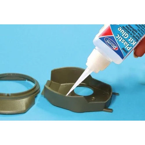 Deluxe Materials AD70 Plastic Kit Glue (20ml) - Image 2
