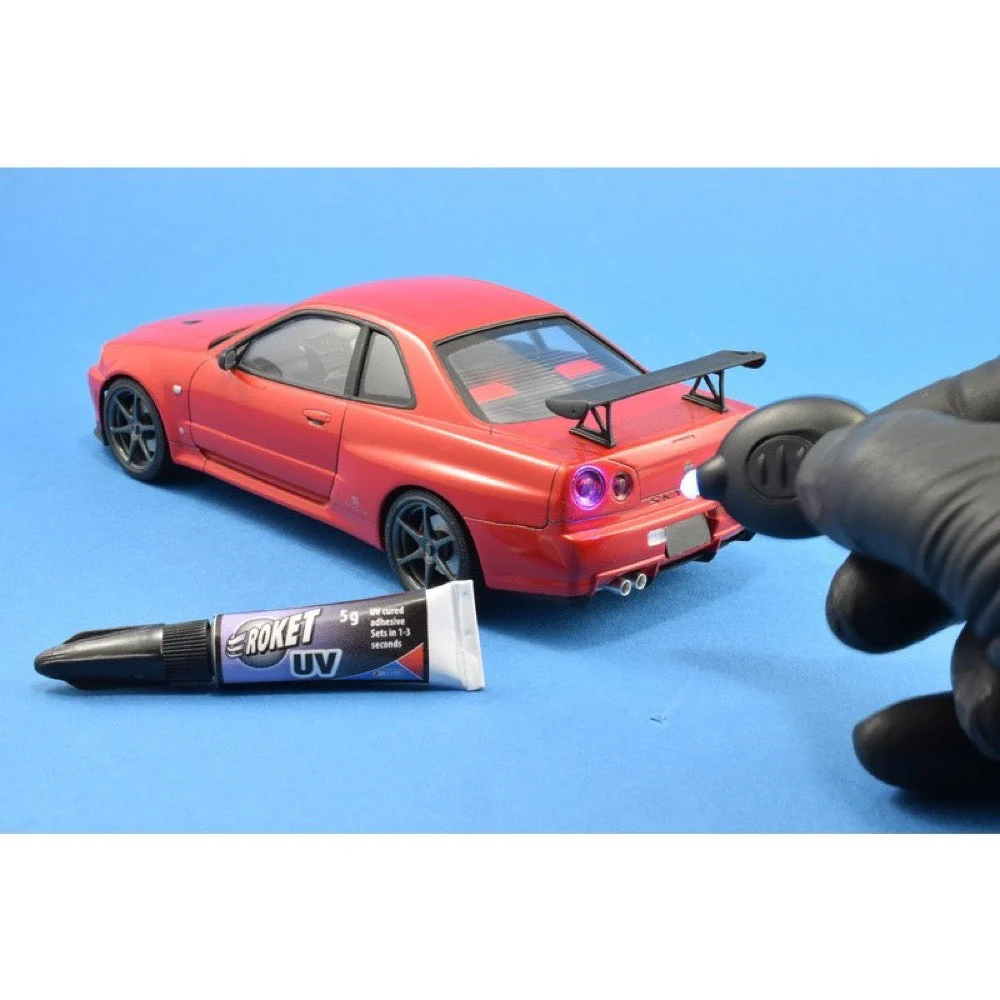Deluxe Materials AD88 Roket UV Adheisve 5g and UV Light - Image 3