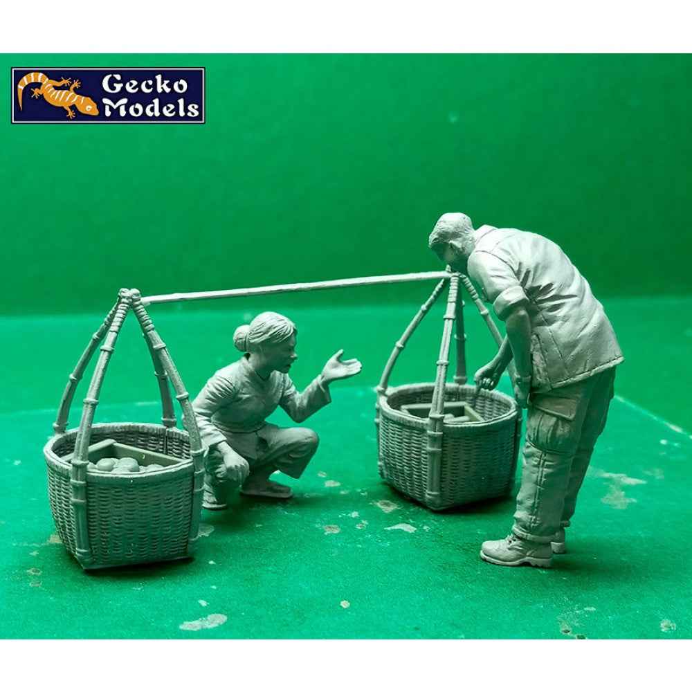 Gecko 35GM0123 1/35 60’-70’s Saigon Greengrocer Figure Set - Image 2