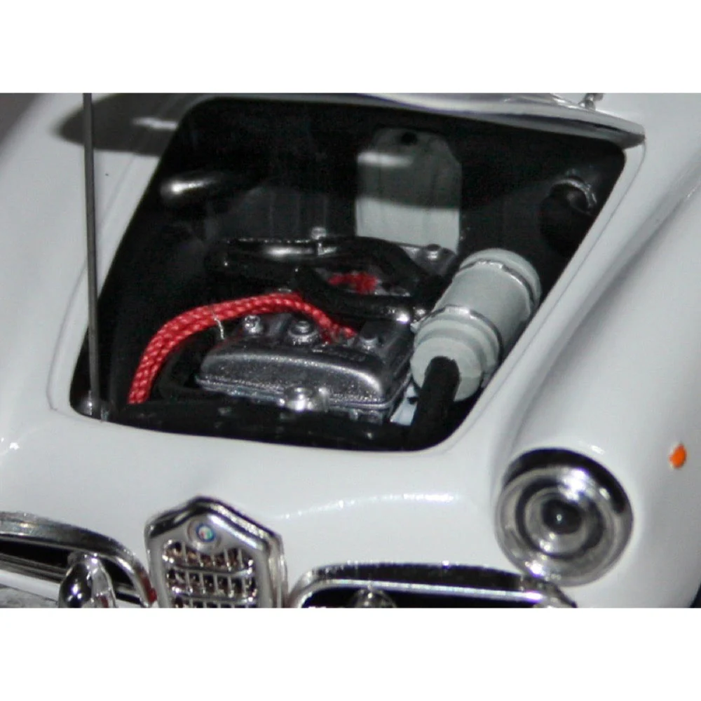 Italeri 3653 1/24 Alpha Romeo Gulietta Spyder 1600 - Image 6