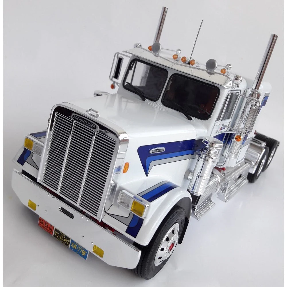 Italeri 3859 1/24 Freightliner FLC - Image 3