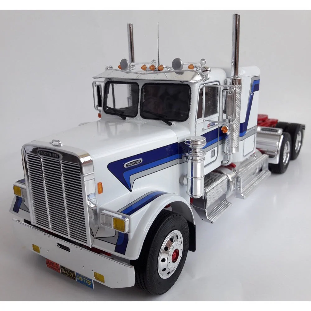 Italeri 3859 1/24 Freightliner FLC - Image 4