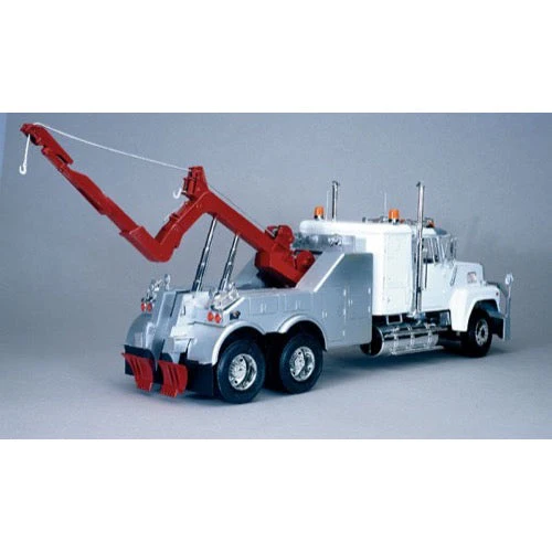 Italeri 3825 1/24 US Wrecker Truck - Image 4