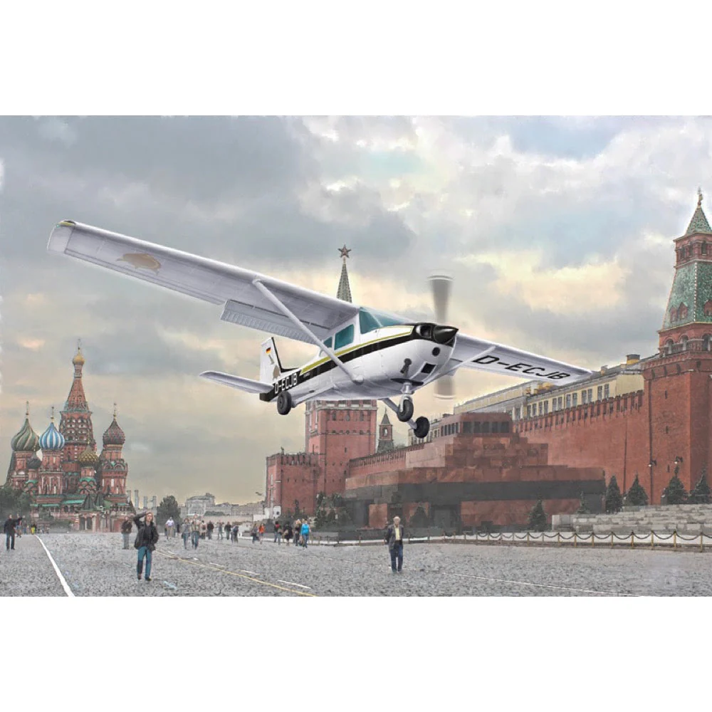 Italeri 1/48 Cessna 172 Skyhawk II 1987 Landing on Red Square - Image 2