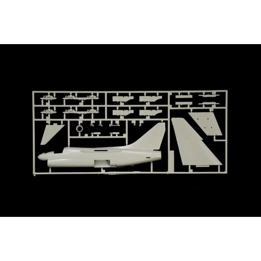Italeri 1411 1/72 A-7E Corsair II - Image 8
