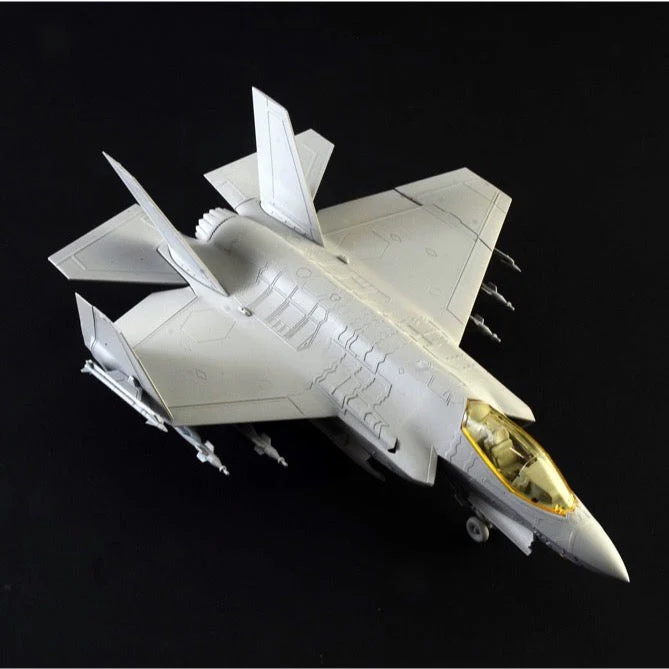 Italeri 1469 1/72 F-35C Lightning II - Image 3