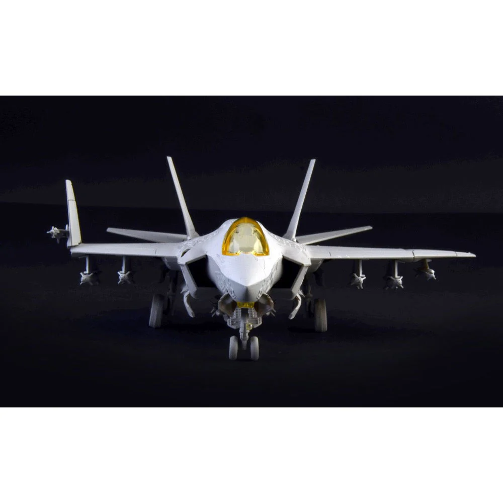 Italeri 1469 1/72 F-35C Lightning II - Image 6