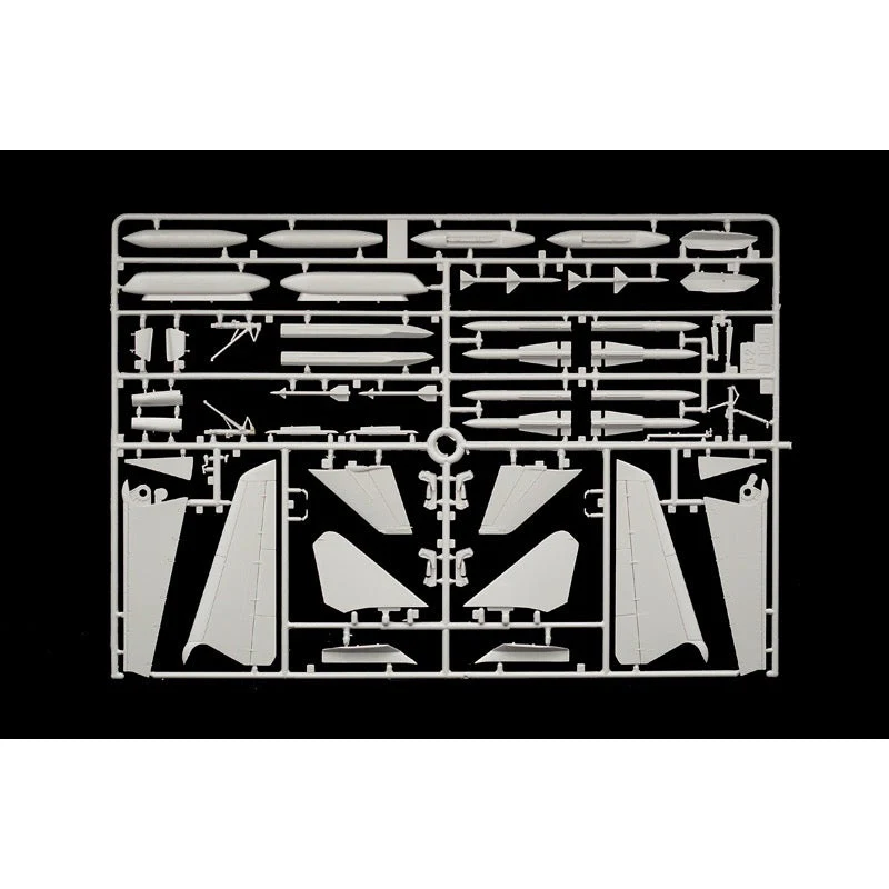 Italeri 1422 1/72 US Navy Fighter Weapons School Top Gun F-14A Tomcat vs A-4M Skyhawk 2 in 1 - Image 7
