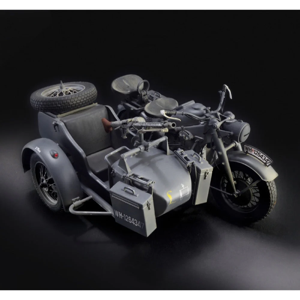 Italeri 7406 1/9 Zundapp KS750 with Sidecar - Image 3