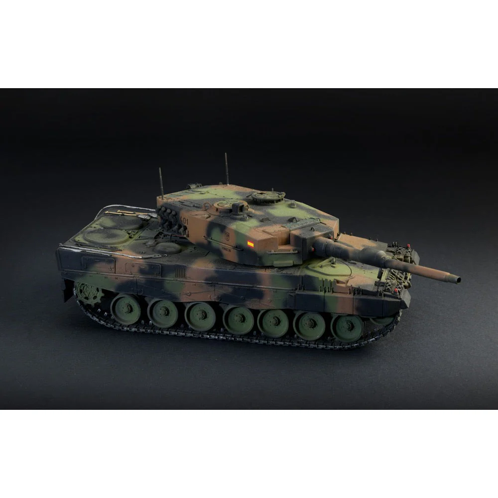 Italeri 35106 1/35 Leopard 2A4 War Thunder Series - Image 2