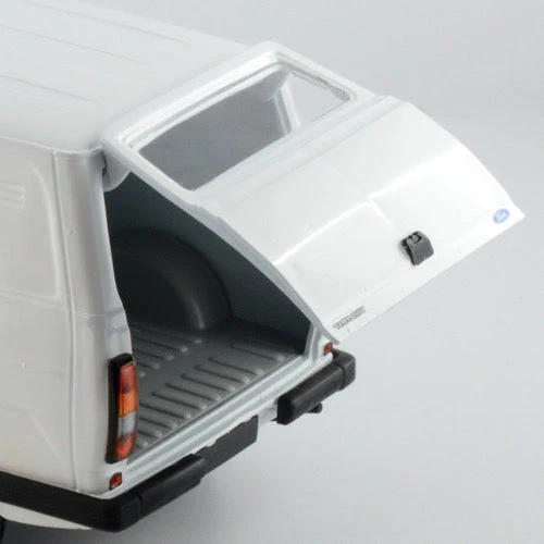 Italeri 3687 1/24 Ford Transit MK2 - Image 5