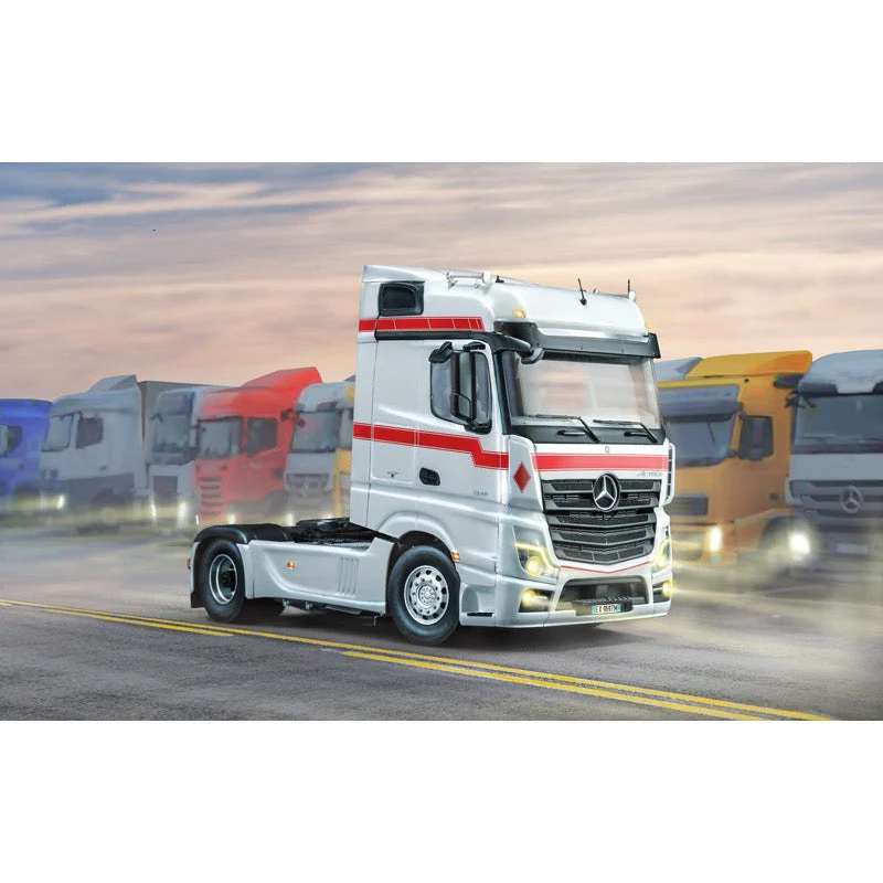 Italeri 3948 1/24 Mercedes Benz MP4 Big Space - Image 2