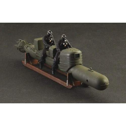 Italeri 5621S 1/35 S L C Maiale with Crew - Image 3