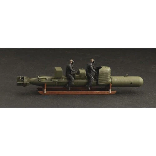 Italeri 5621S 1/35 S L C Maiale with Crew - Image 4