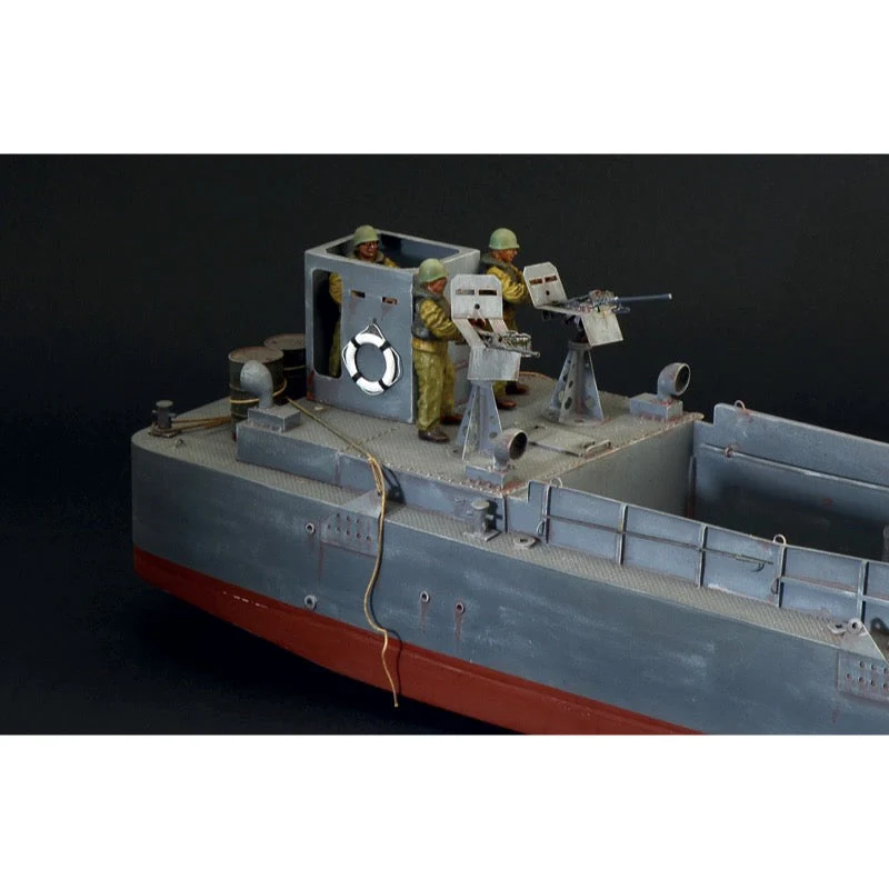 Italeri 6755 1/35 LCM-3 Landing Craft - Image 4