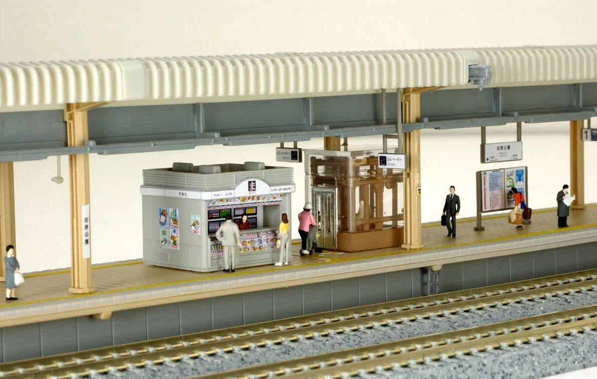 Kato 23-164 N Stores at Platform - Image 3