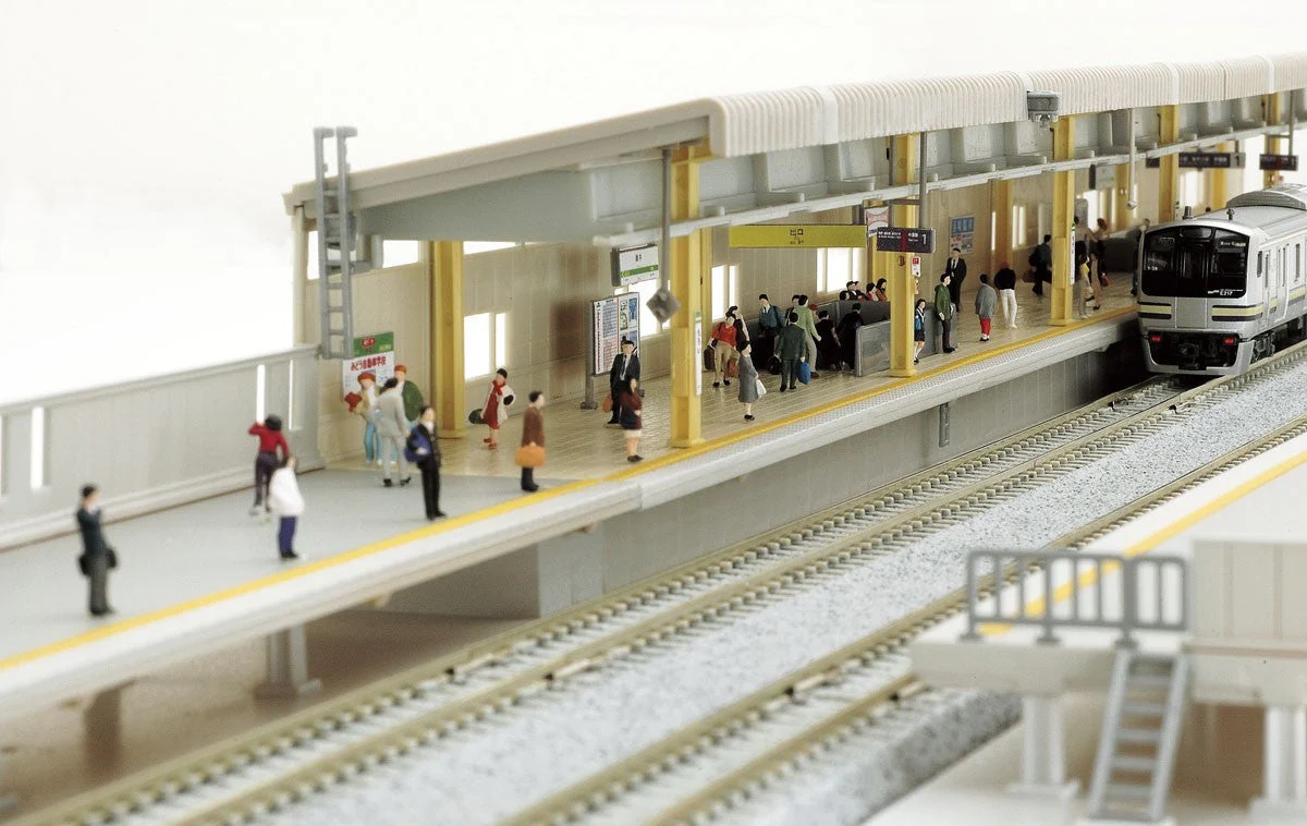 Kato 23-164 N Stores at Platform - Image 5