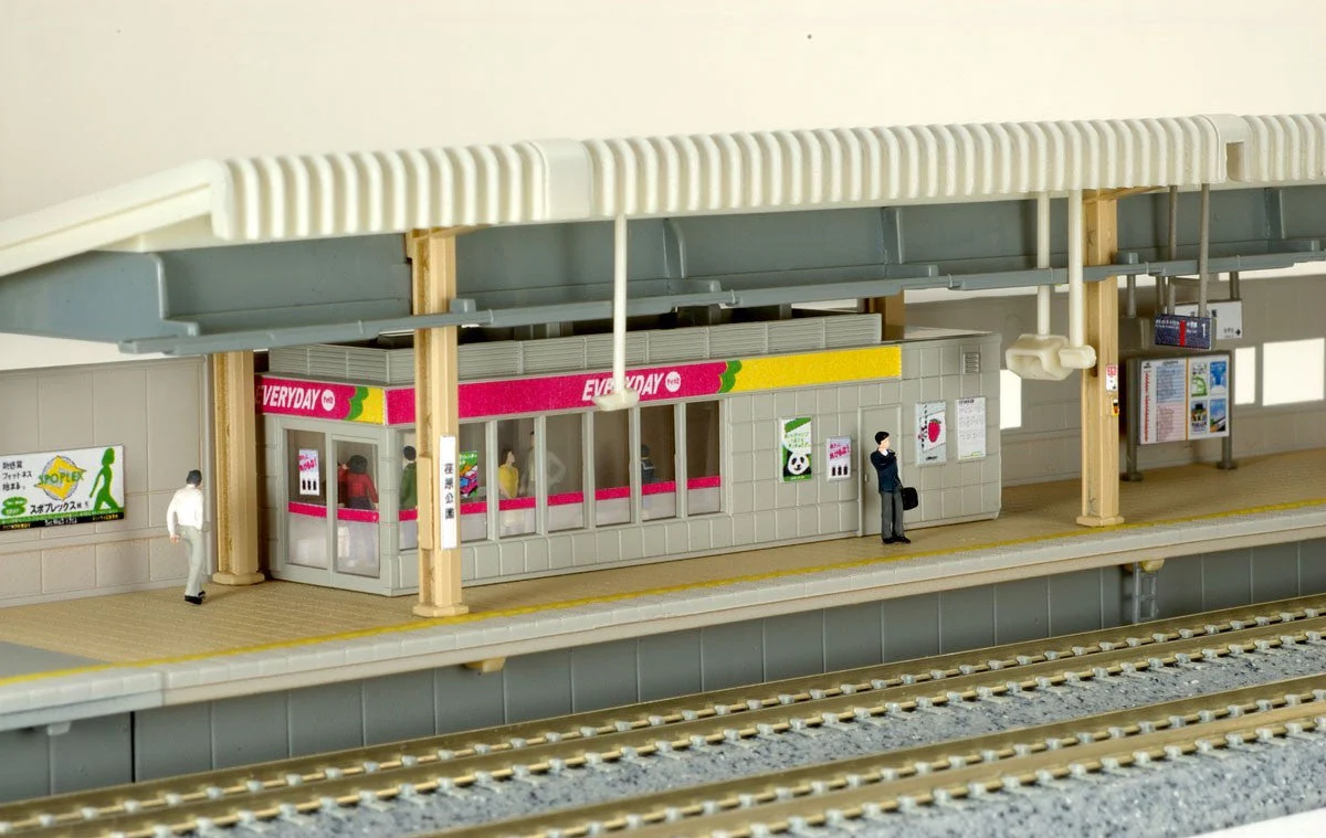 Kato 23-164 N Stores at Platform - Image 6