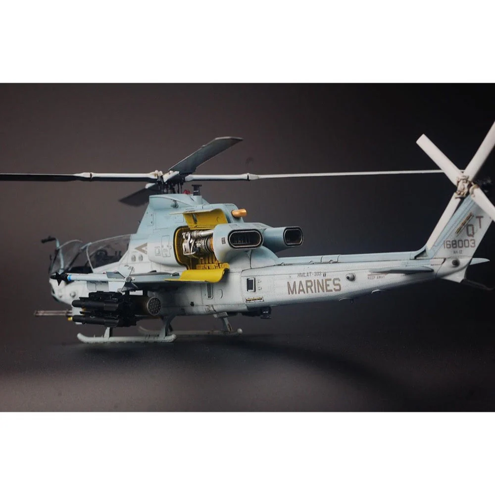 Kitty Hawk 80125 1/48 AH-1Z Viper - Image 5