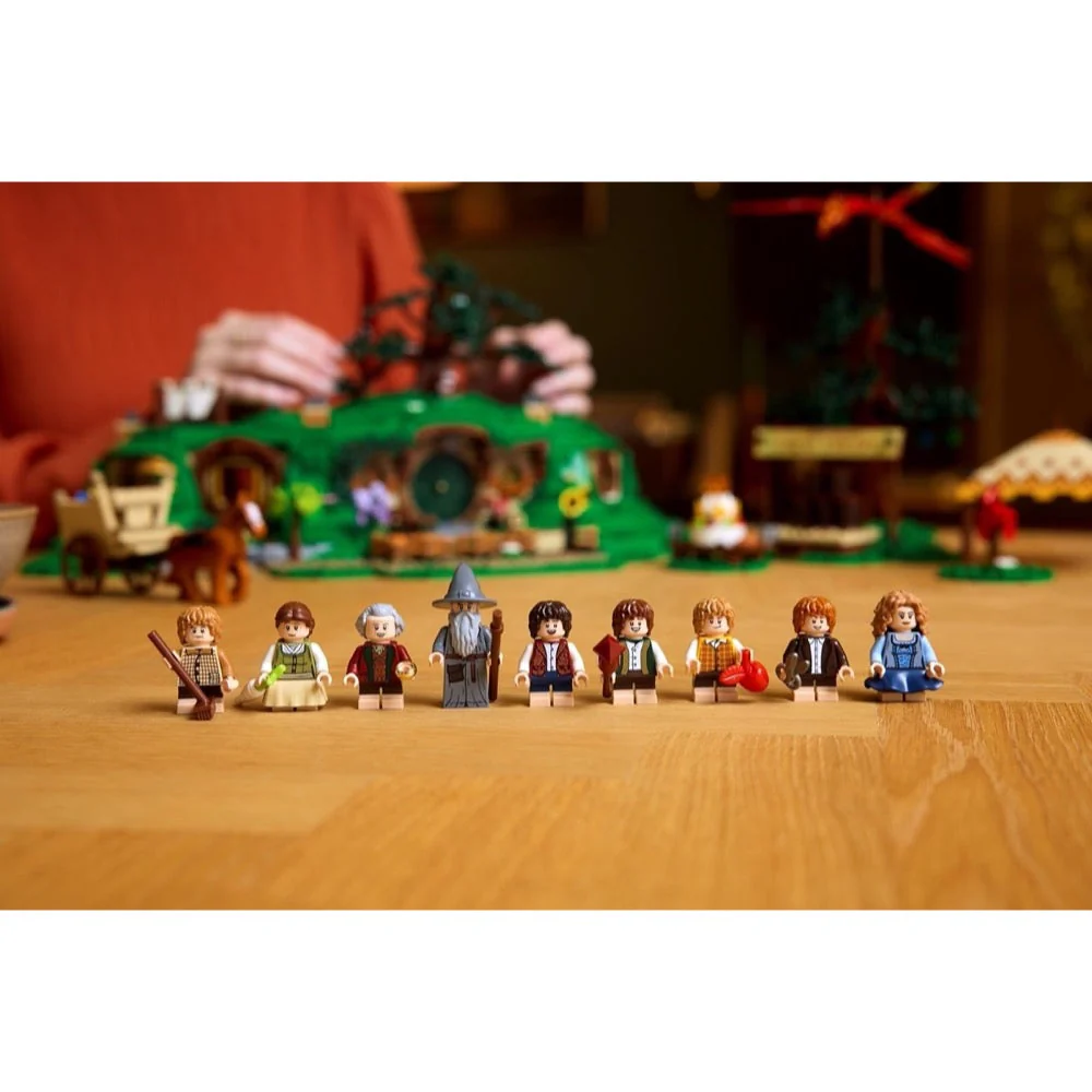 LEGO 10354 Icons The Lord of the Rings The Shire - Image 5