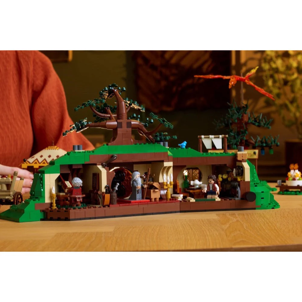 LEGO 10354 Icons The Lord of the Rings The Shire - Image 7