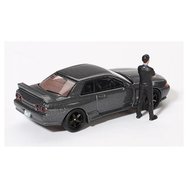 Mini GT 1/64 Nissan Skyline GT-R (R32) Nismo Gunmetal W/ Matsuda Figure Tsugio Matsuda Collection - Image 4